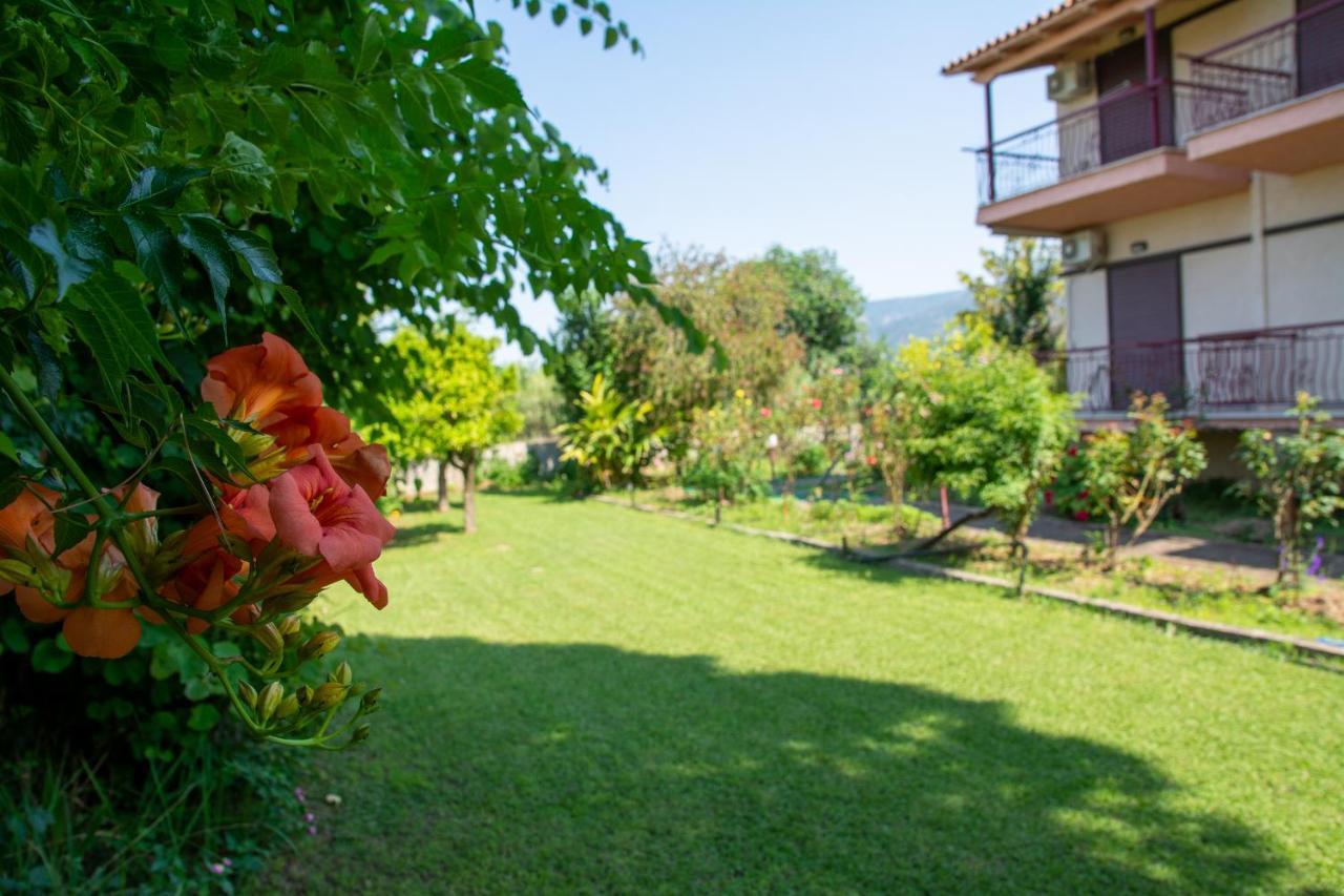 Ritsinia Apartments Aigio Esterno foto